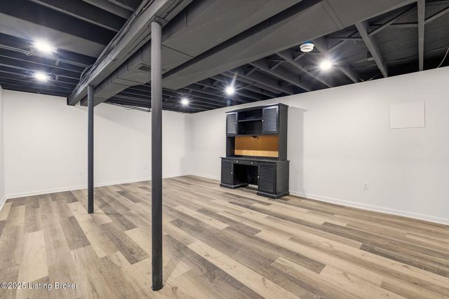 3900 Hawthorne Rd, La Grange, KY 40031