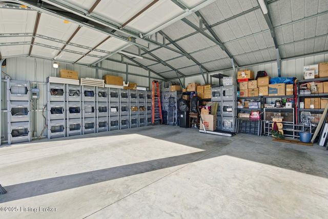 3900 Hawthorne Rd, La Grange, KY 40031