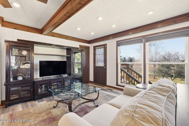 3900 Hawthorne Rd, La Grange, KY 40031