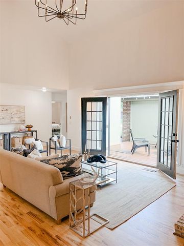 2401 Appleway Street, Edmond, OK 73013