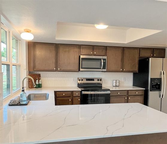 2401 Appleway Street, Edmond, OK 73013