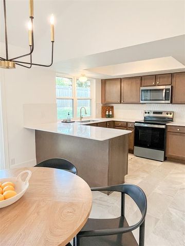 2401 Appleway Street, Edmond, OK 73013
