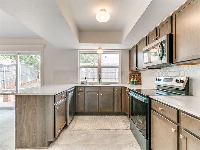 2401 Appleway Street, Edmond, OK 73013