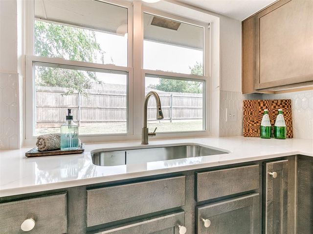 2401 Appleway Street, Edmond, OK 73013