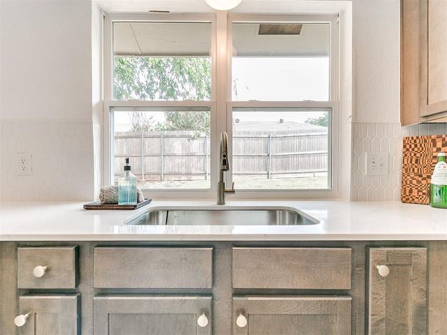 2401 Appleway Street, Edmond, OK 73013