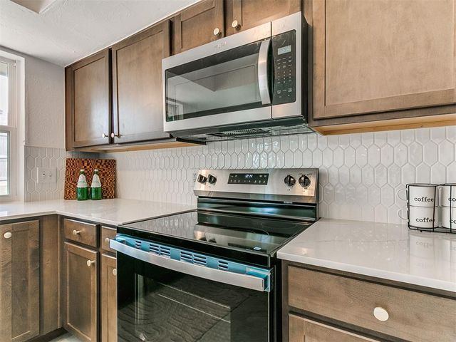 2401 Appleway Street, Edmond, OK 73013