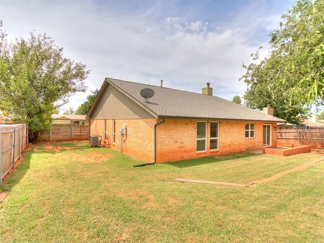 2401 Appleway Street, Edmond, OK 73013