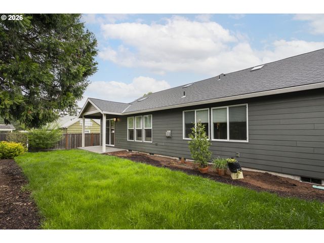 1661 Ne Barnes Ln, Gresham, OR 97030