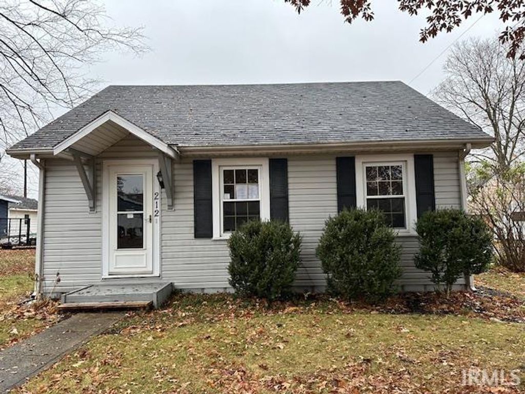 212 W Barber Street, Hartford City, IN 47348