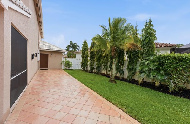 648 SW 168th Terrace, Pembroke Pines, FL 33027