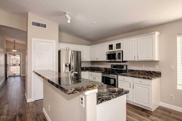 15810 S 28th Place, Phoenix, AZ 85048