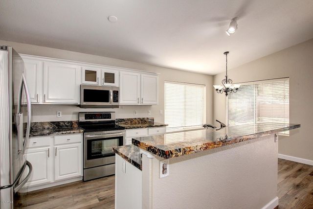 15810 S 28th Place, Phoenix, AZ 85048