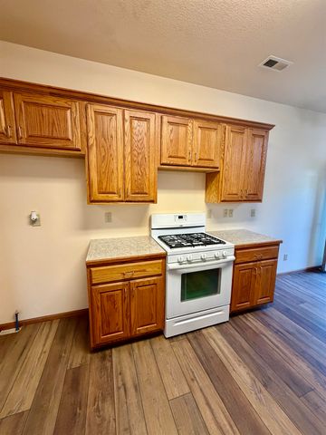 207 Miller Ave, Mulvane, KS 67110