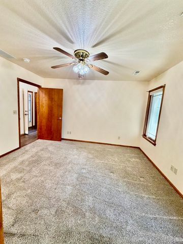 207 Miller Ave, Mulvane, KS 67110