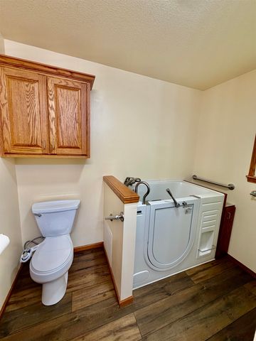 207 Miller Ave, Mulvane, KS 67110