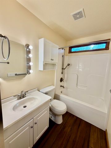 207 Miller Ave, Mulvane, KS 67110
