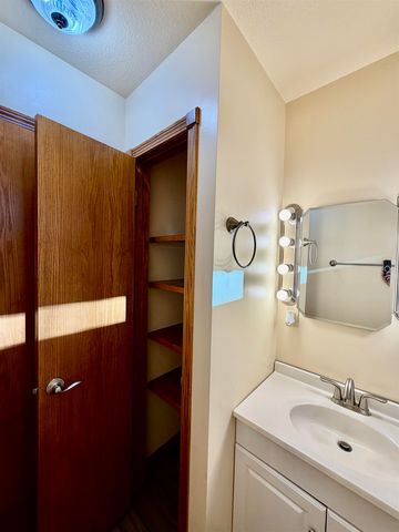 207 Miller Ave, Mulvane, KS 67110