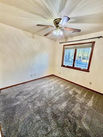 207 Miller Ave, Mulvane, KS 67110
