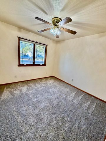 207 Miller Ave, Mulvane, KS 67110