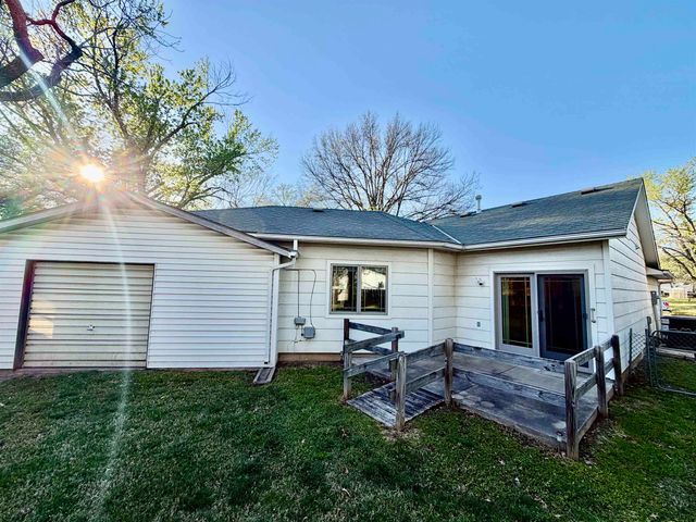 207 Miller Ave, Mulvane, KS 67110