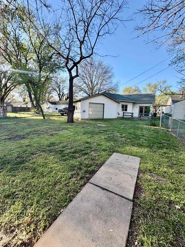 207 Miller Ave, Mulvane, KS 67110