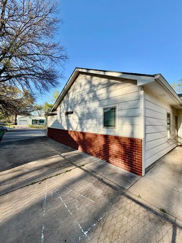 207 Miller Ave, Mulvane, KS 67110