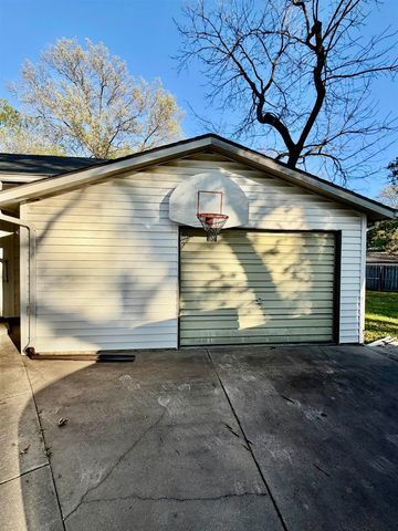 207 Miller Ave, Mulvane, KS 67110