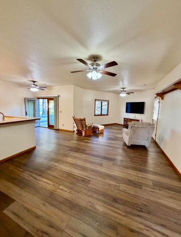 207 Miller Ave, Mulvane, KS 67110