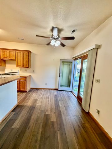 207 Miller Ave, Mulvane, KS 67110