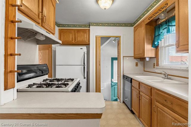 9616 Colwell Avenue, Allen Park, MI 48101