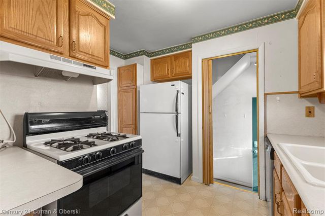 9616 Colwell Avenue, Allen Park, MI 48101