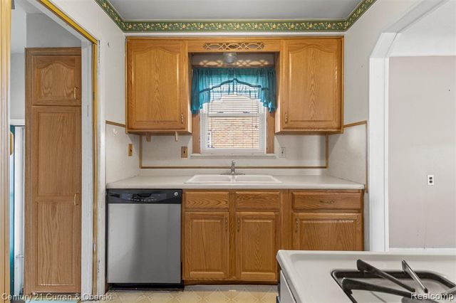 9616 Colwell Avenue, Allen Park, MI 48101