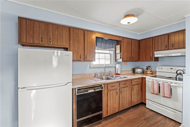 208 Center Ave, Mcdonald, PA 15057