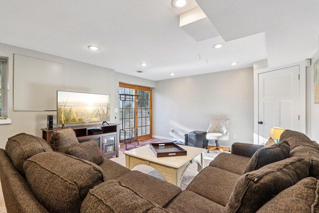 2727 S Superior STREET, Milwaukee, WI 53207