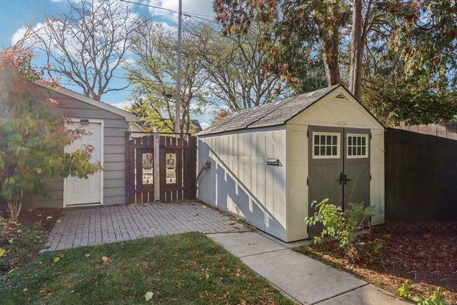 2727 S Superior STREET, Milwaukee, WI 53207