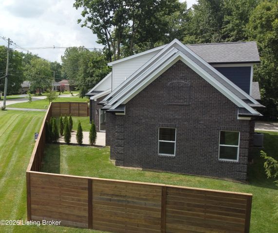 1100 Silvercrest Ln, Louisville, KY 40223