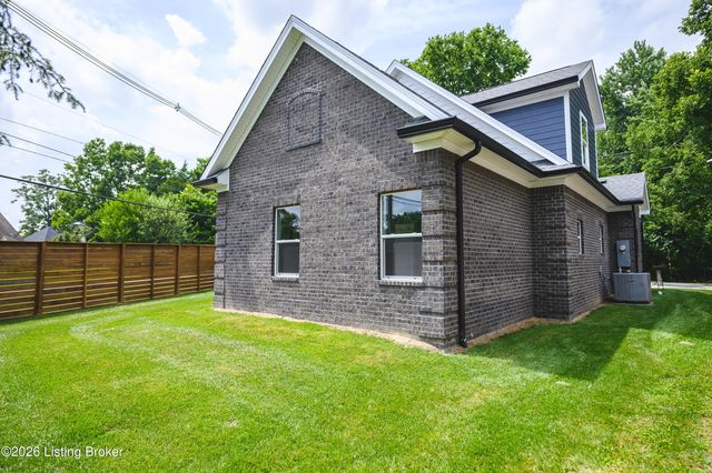 1100 Silvercrest Ln, Louisville, KY 40223