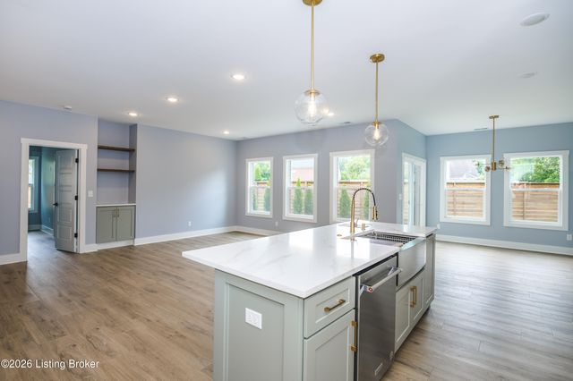 1100 Silvercrest Ln, Louisville, KY 40223