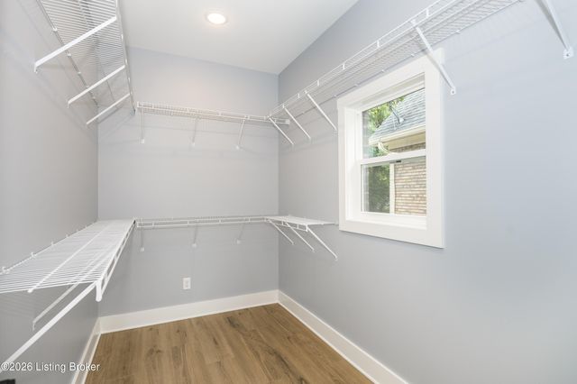 1100 Silvercrest Ln, Louisville, KY 40223