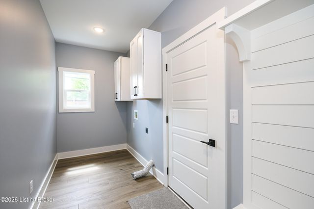 1100 Silvercrest Ln, Louisville, KY 40223
