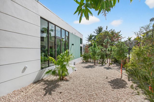 521 3rd Avenue N, Lake Worth Beach, FL 33460