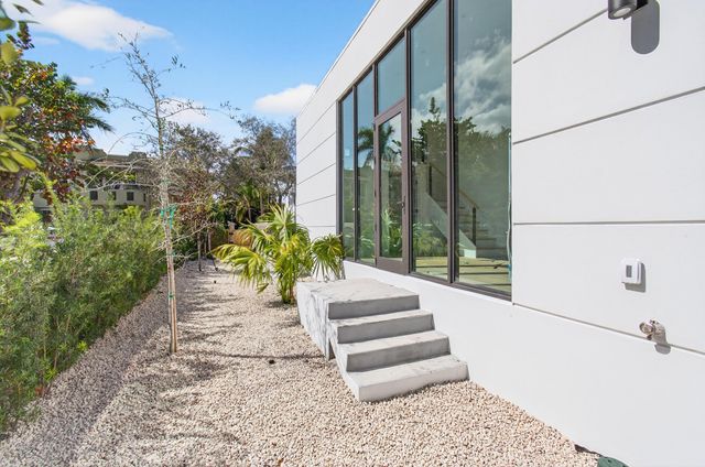 521 3rd Avenue N, Lake Worth Beach, FL 33460