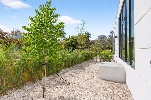 521 3rd Avenue N, Lake Worth Beach, FL 33460