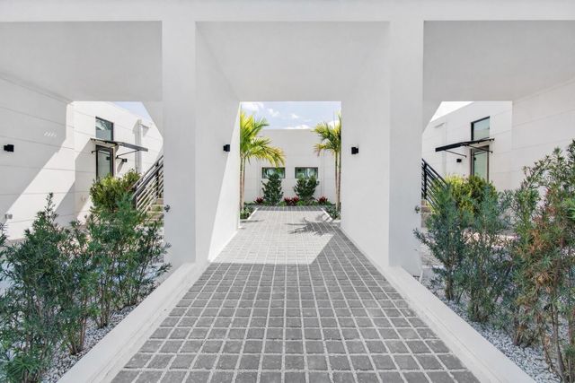 521 3rd Avenue N, Lake Worth Beach, FL 33460