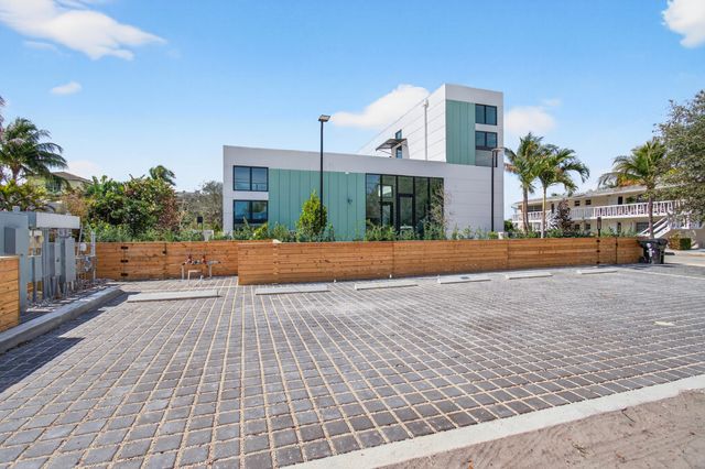 521 3rd Avenue N, Lake Worth Beach, FL 33460