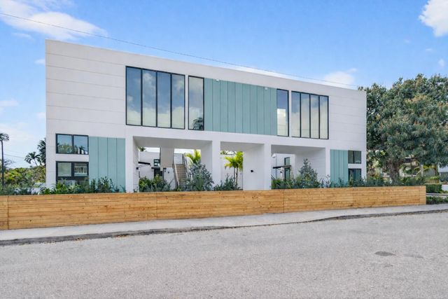 521 3rd Avenue N, Lake Worth Beach, FL 33460