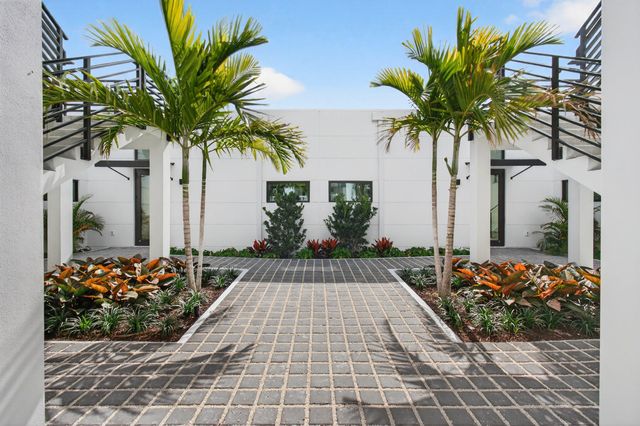 521 3rd Avenue N, Lake Worth Beach, FL 33460