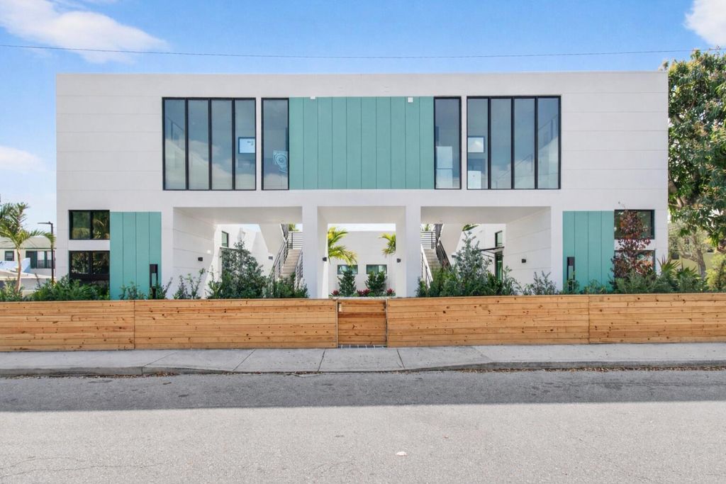 521 3rd Avenue N, Lake Worth Beach, FL 33460