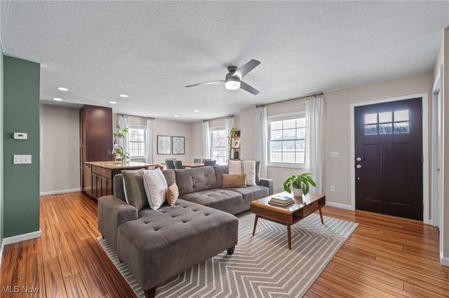 422 Crestview Avenue, Akron, OH 44320