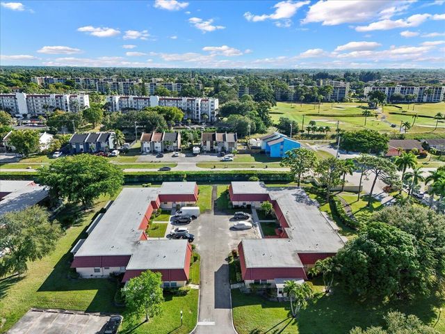 102 Amherst Lane, Lake Worth, FL 33467